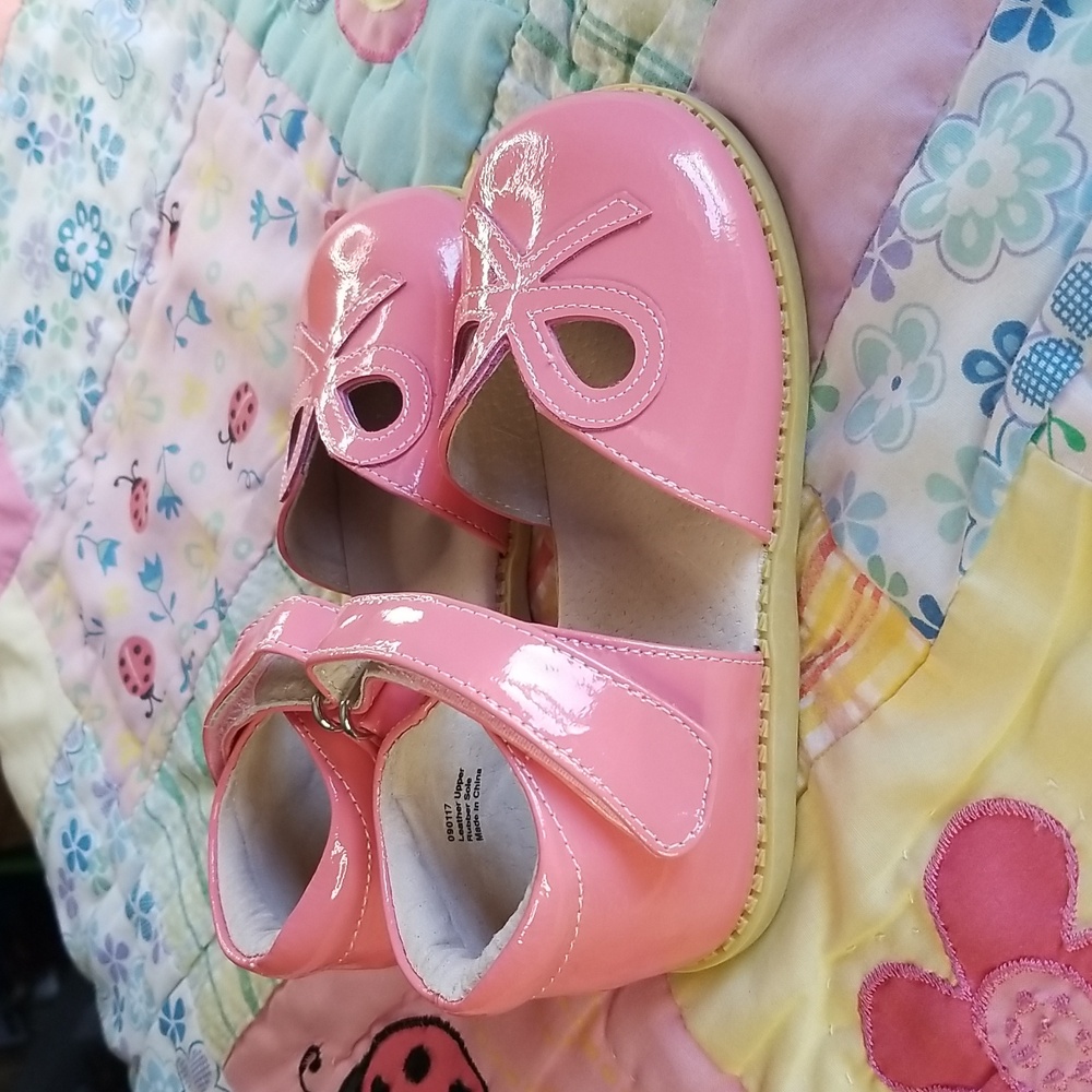 Livie & Luca Patent Leather Bows In Coral Size 11 Like new - Picture 2 of 9